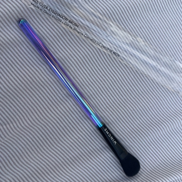 WINGME COSMETICS
All Over Blending Brush - Picture 2 of 5